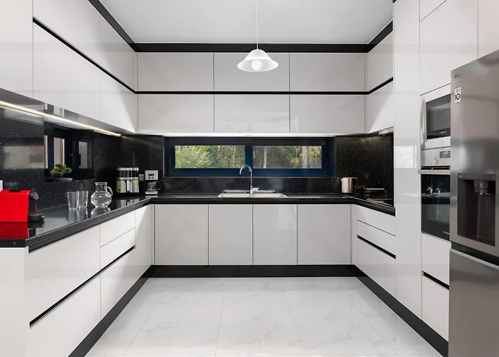 Oasis Luxury 2 וילה עיר רודוס