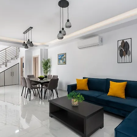 Oasis Luxury 2 וילה עיר רודוס