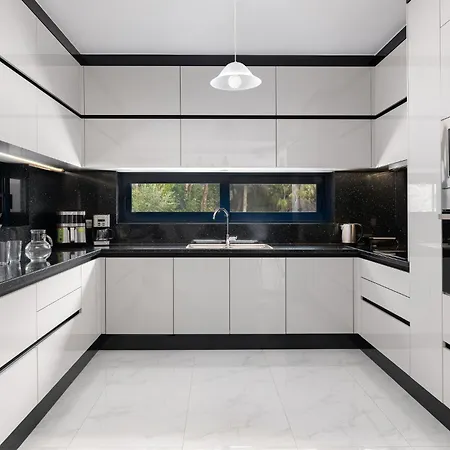 Oasis Luxury 2 וילה עיר רודוס
